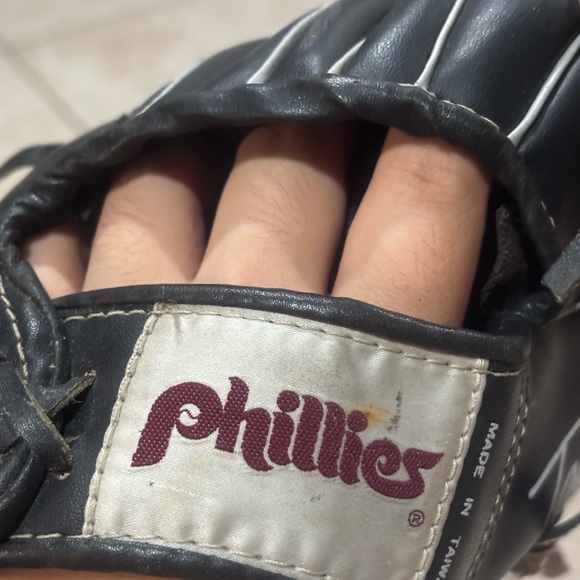 Philadelphia Phillies Baseball Glove Genuine Cowhide Laced Smokey 2606 Tom Herr - Picture 4 of 7